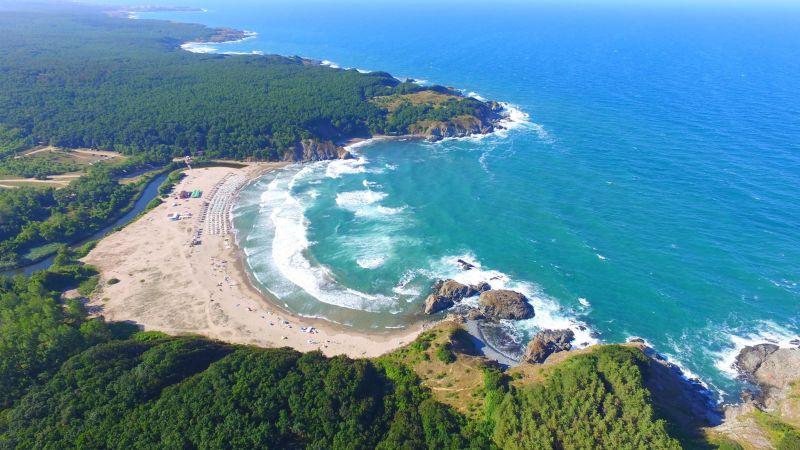 Край на мръсните плажове: Топ 10 на местата с кристална вода в България за лято 2025