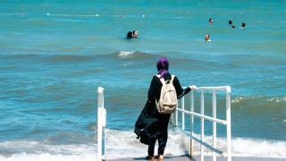 Нови правила за плаж в Сирия, жените - с буркини, а в хотелите - бански