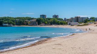 В Китен: Чадър - 7 лв., шезлонг - 7 лв., но...