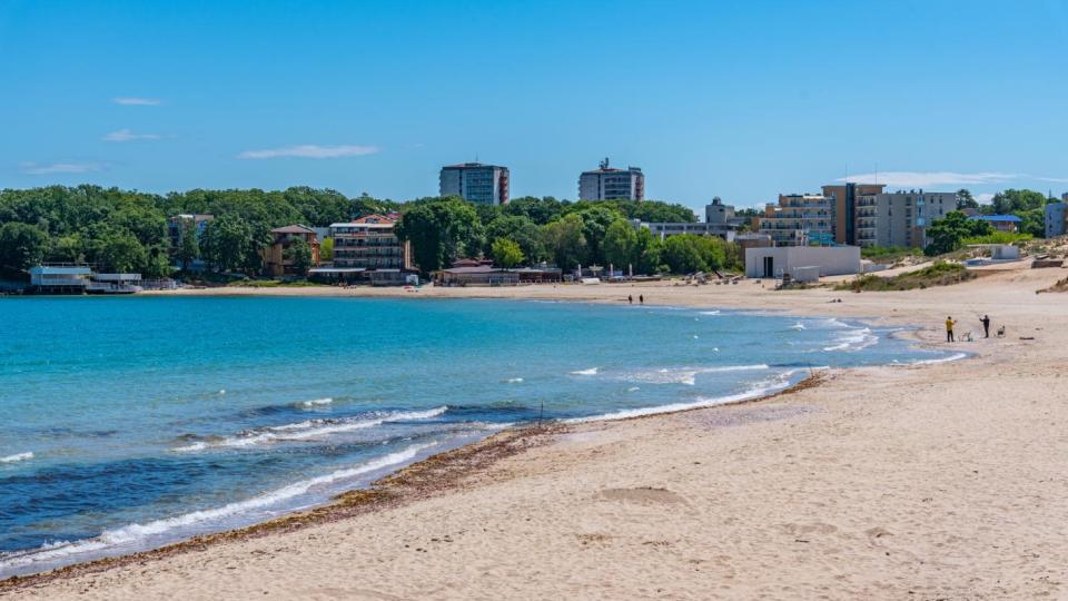 В Китен: Чадър - 7 лв., шезлонг - 7 лв., но...