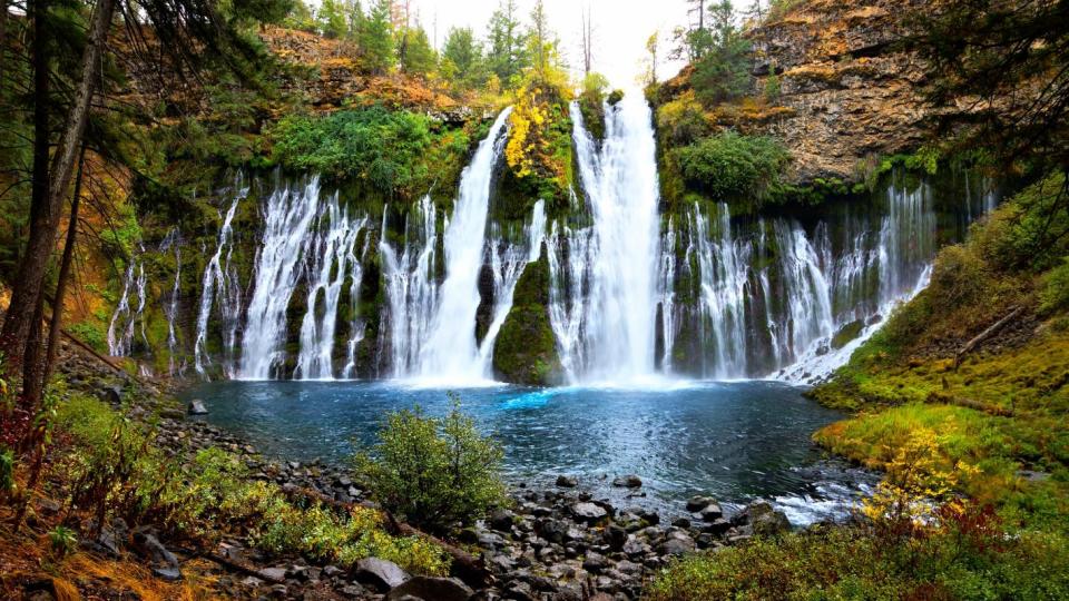 Осмото чудо на света е спасено! Водопадът Бърни отново мами с непокътната природа