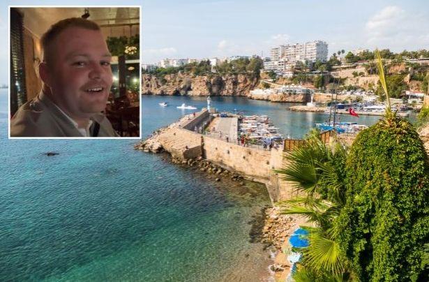 Свалиха пиян пътник от самолета, часове по-късно го намериха мъртъв в Анталия