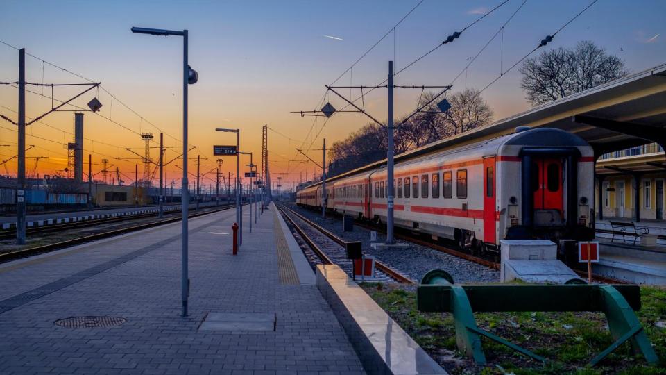 Невиждан наплив за влака за морето! Билети няма