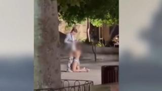 Заснеха двойка да прави орална любов пред църква в Европа