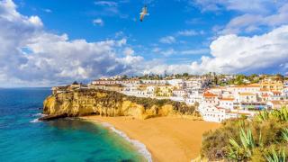 Море и вино - чашата е 2 евро. Морският рай на Европа