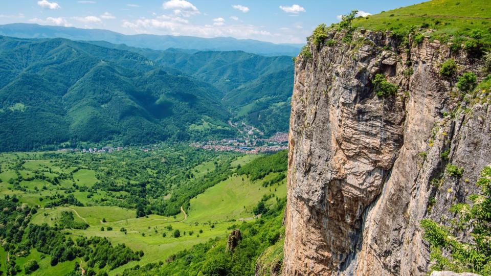 Връх Острич: Легенди и панорами над Тетевен