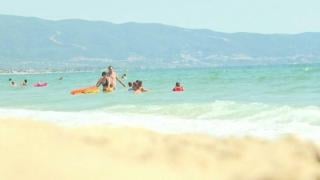 Как еврото свари българите на плажа в Гърция