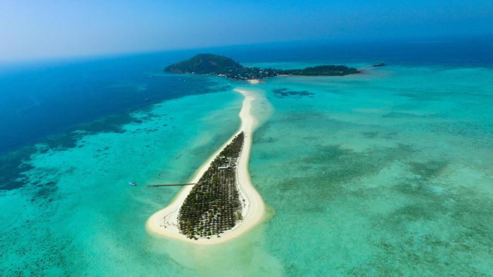 Островът на жените: Редят се на опашка, за да забременеят Видео