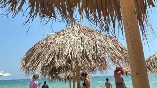 Не е Гърция! Безплатен чадър и шезлонг на БГ плаж - но не съвсем