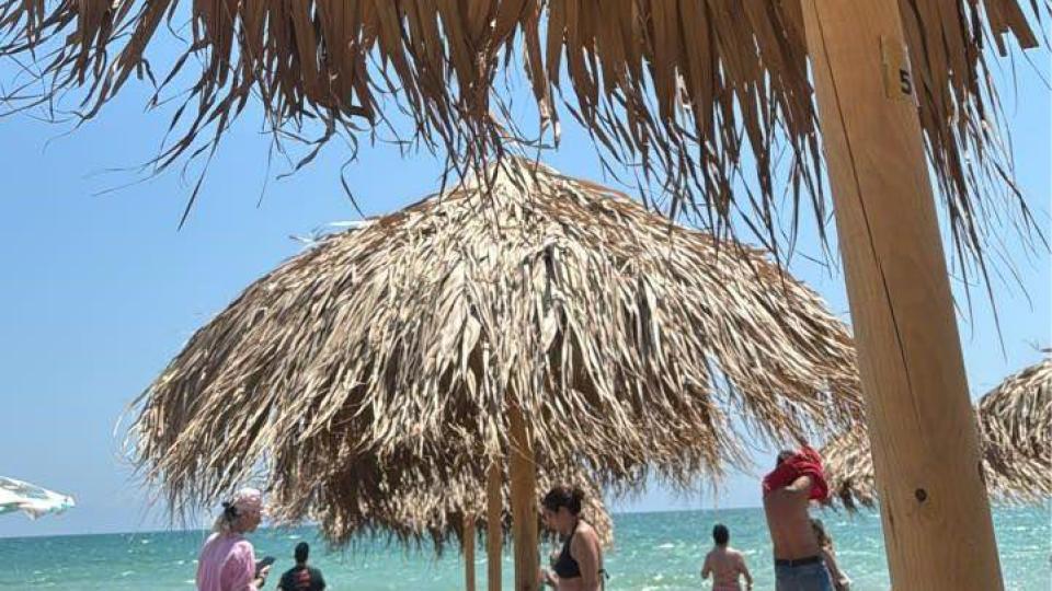 Не е Гърция! Безплатен чадър и шезлонг на БГ плаж - но не съвсем