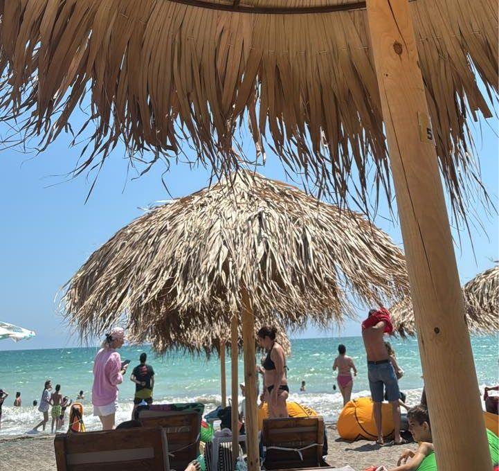 Не е Гърция! Безплатен чадър и шезлонг на БГ плаж - но не съвсем