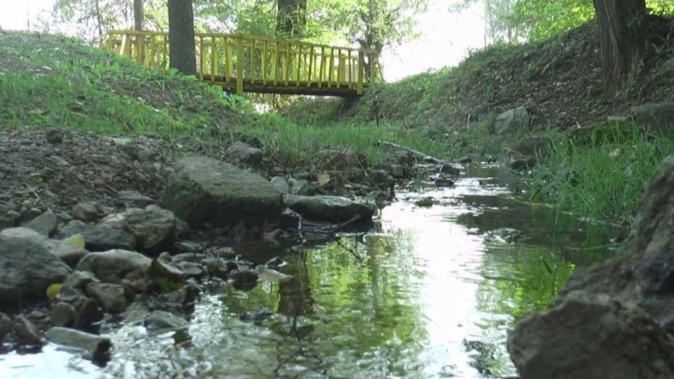 Мирише на развалени яйца, но лекува много болести: Водата от този спа център е чудо на природата