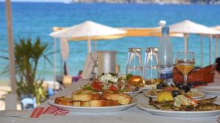 Такава такса в гръцка таверна никой не е виждал Видео