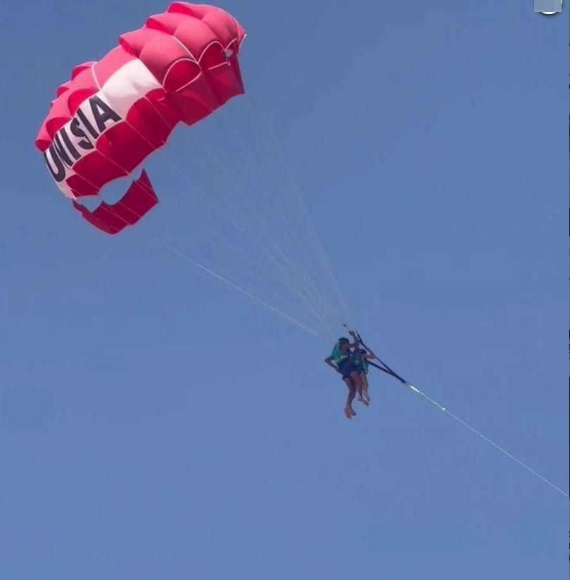 Туристка в Тунис: Бях сексуално насилена във въздуха по време на парасейлинг Видео