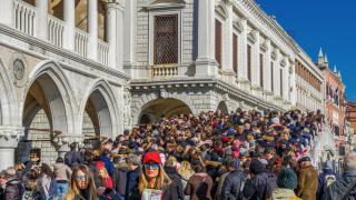 „Отвратителен“ европейски град „на ръба на колапса“ - масовият туризъм го прави „негоден за живеене“
