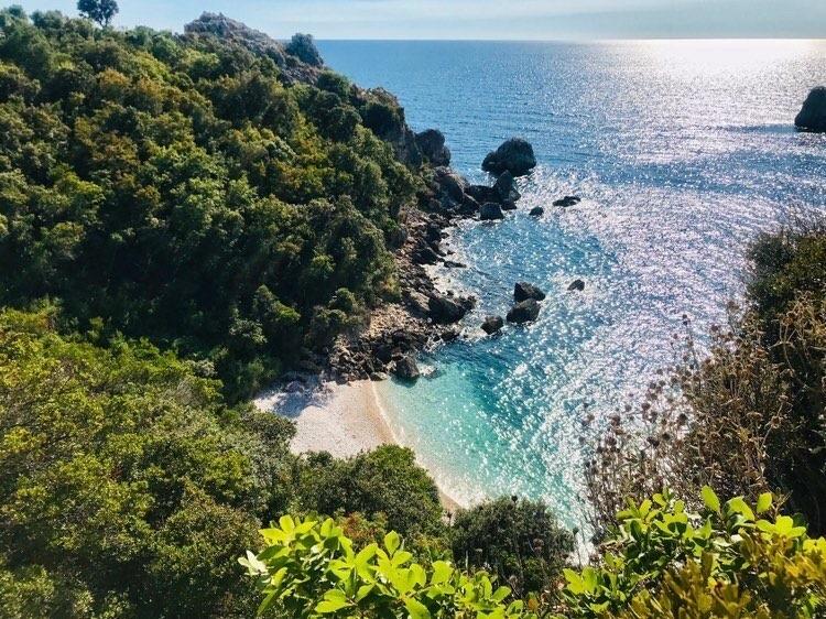 Много хора не са чували за този плаж в Черна гора, а той има кристално чиста вода