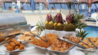 Такова чудо не сте виждали: Масов бой на круиз за... храна Видео