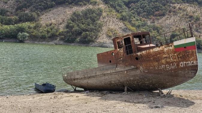 Носталгия и романтика: Разходка до кораба "Галата" - морска легенда в сърцето на Родопите СНИМКИ