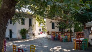 Само за баровци: Кафенетата и ресторантите в Гърция стават мираж