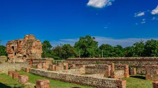 Древен български град с минерални извори, легенди и римски крепости