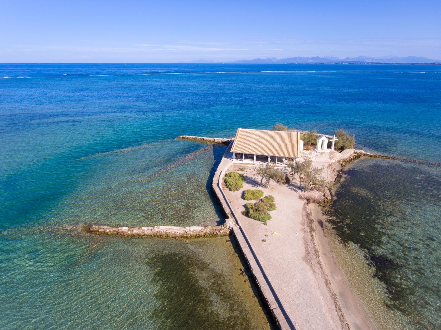Зашеметяващият гръцки остров, който е само плаж