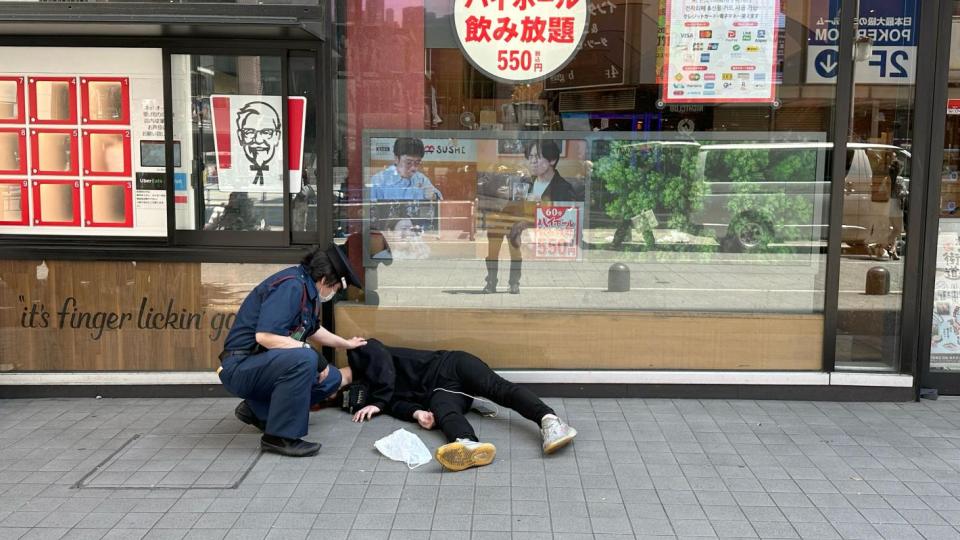 Омотенаши: Грижата за пияните японци, търкалящи се по улиците
