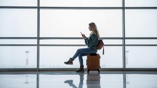 От гурме меню до пакет фъстъци: как летищата оскъпиха храната и пазаруването