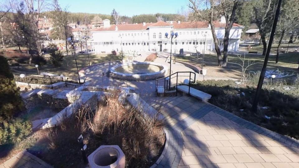 Мъжкият басейн в Добринище: Излизаш като прероден от водата Видео