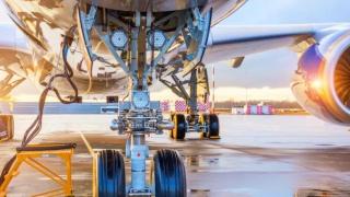 Момче прелетя от Кабул до Делхи с колесника на самолет