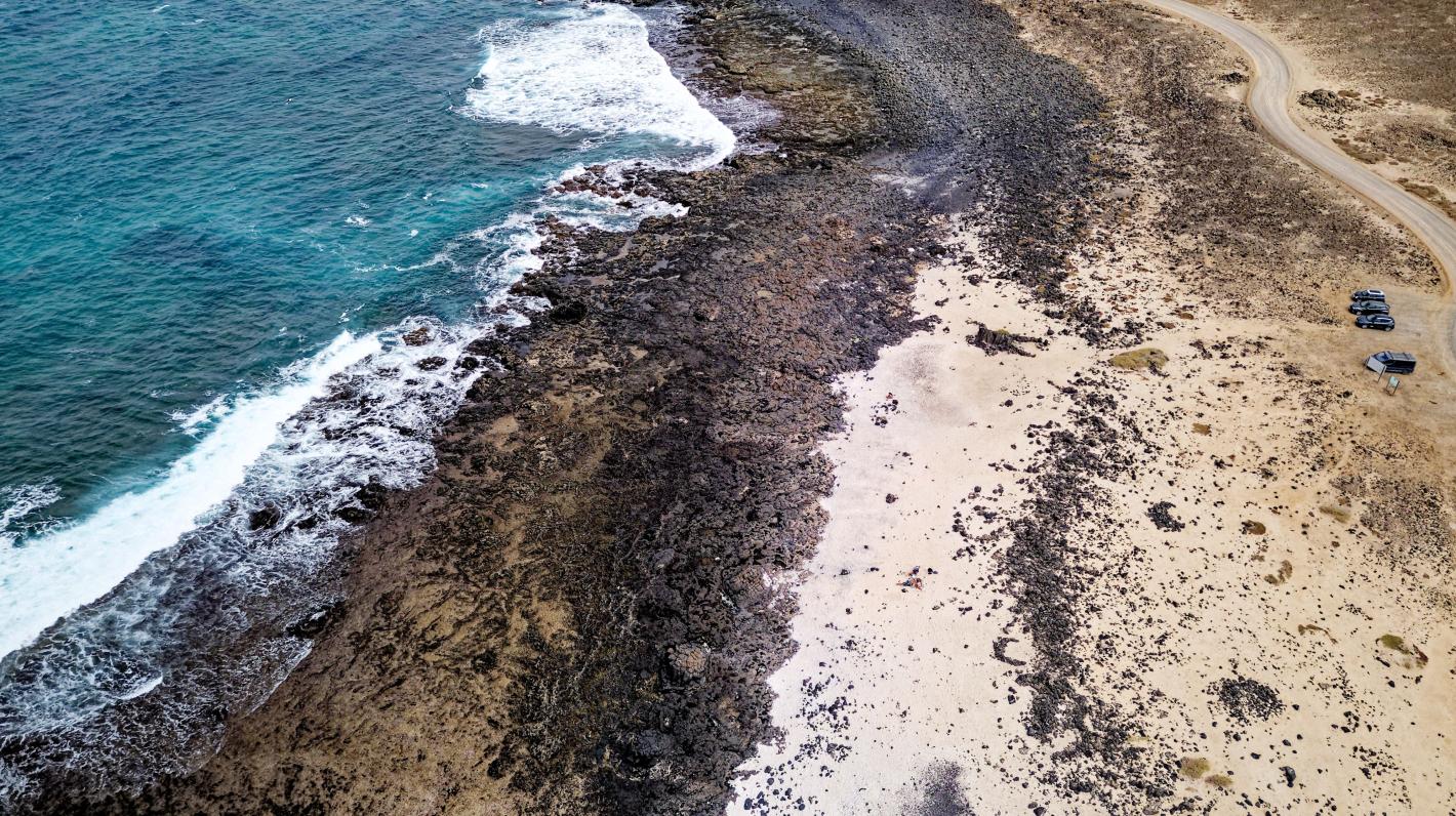 Пясък на пуканки: Канарските острови имат необичаен плаж, който изумява туристите