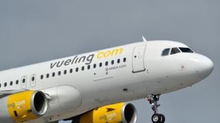 Ryanair напусна, конкурентите нахлуха: Vueling увеличава капацитета си с 15%, нови полети към топ дестинации