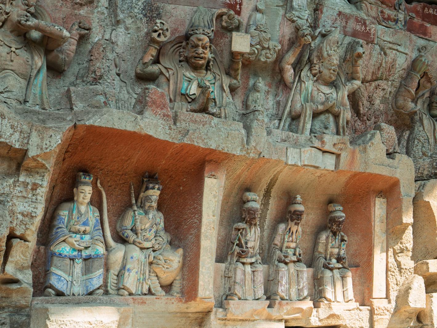 Зашеметяващият „киберпънк град“ в Китай, който изненадва на толкова много нива