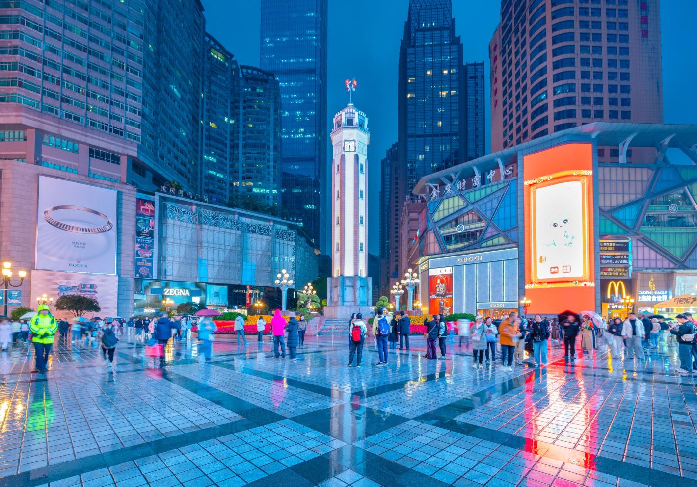 Зашеметяващият „киберпънк град“ в Китай, който изненадва на толкова много нива