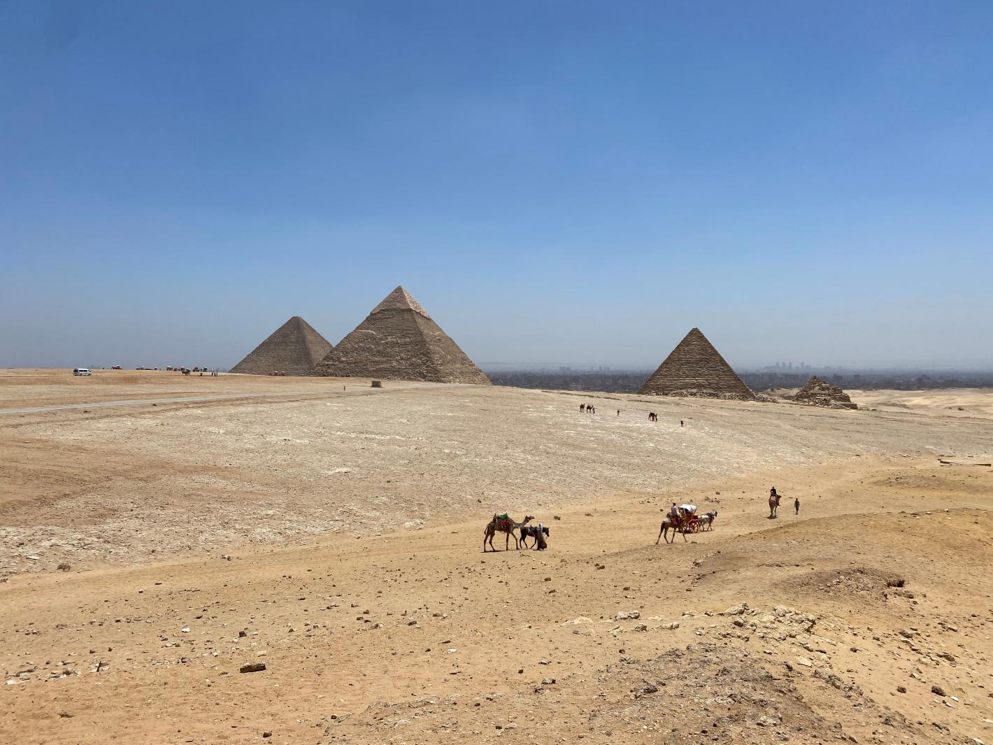 Тайната под Гиза: Oткриха древни тунели под пирамидите