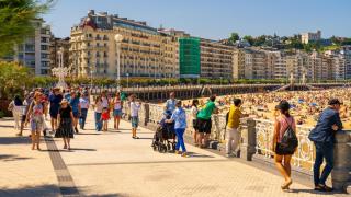 Край на „разпищолването“: испански плаж обяви война на шума и цигарите