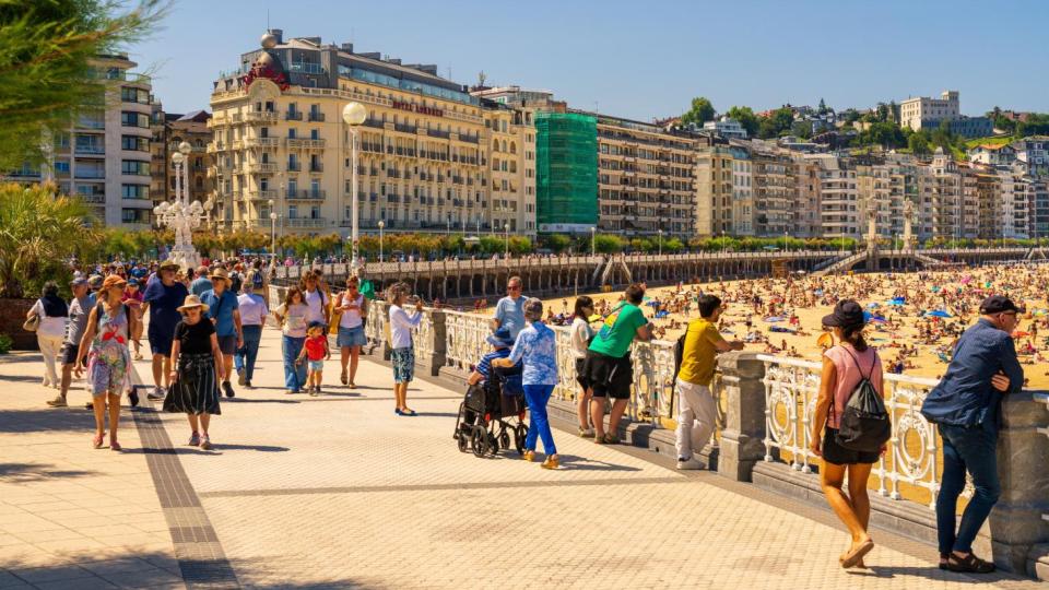 Край на „разпищолването“: испански плаж обяви война на шума и цигарите