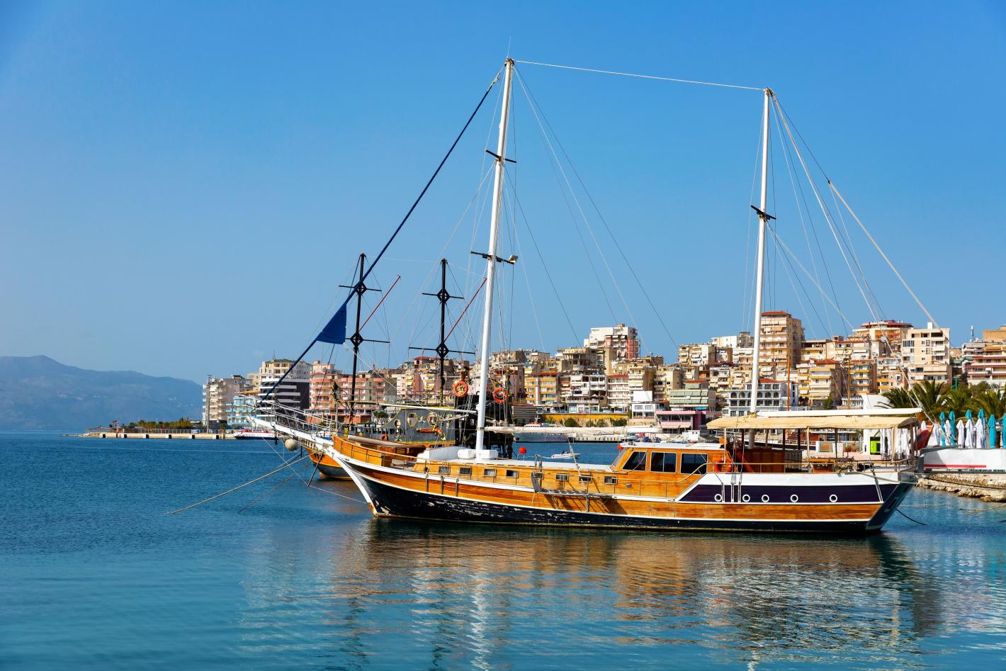 Албанското пристанище, което е магнит за круизите