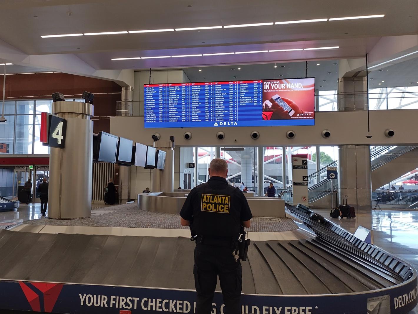 Милиони американци в капан по летищата - ето причината