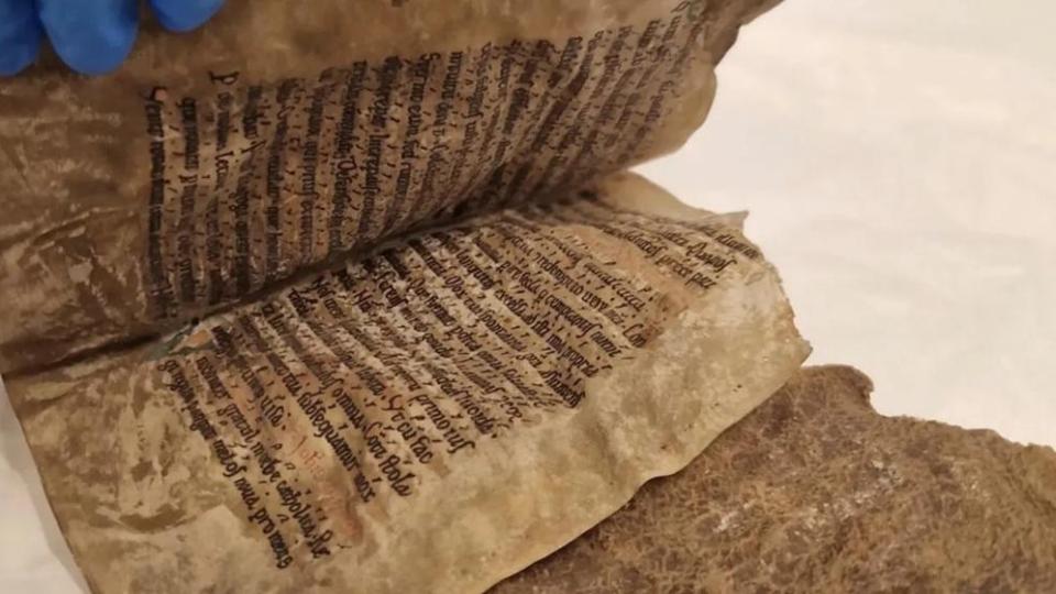 Книга от 13 век с корица от тюленова кожа бе открита в Норвегия