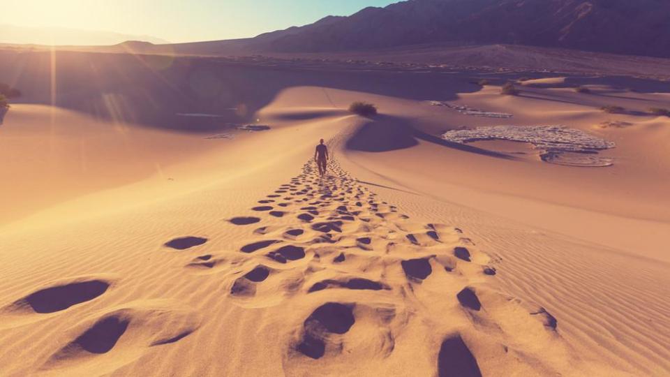 Феномен или предупреждение? Зловещ „череп“ се появи в пустинята Сахара Видео
