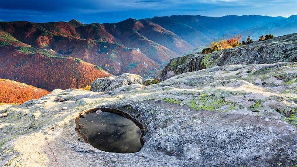 Скалата на боговете: Свещеното място в България, където времето спира и тишината говори!