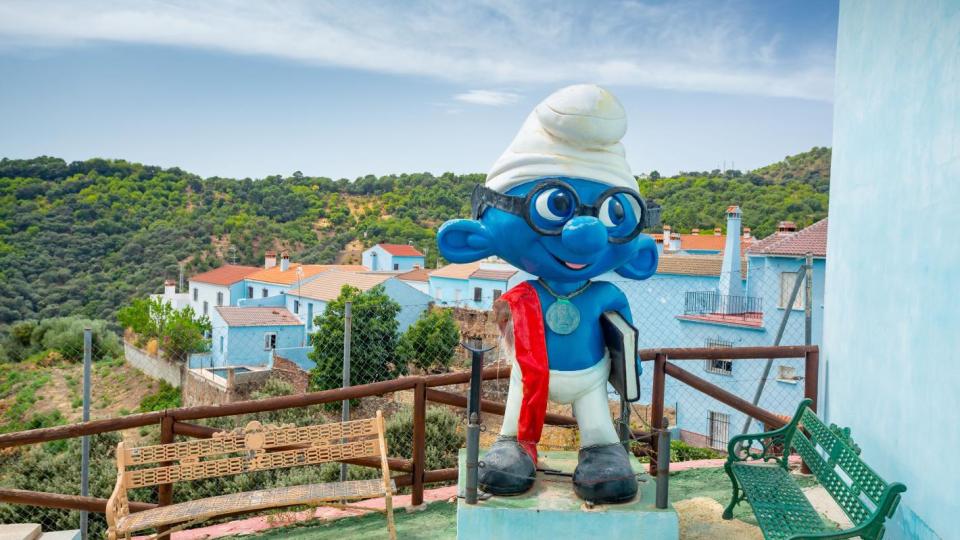 Знаете ли къде в Европа се крие селото на смърфовете - цялото в синьо