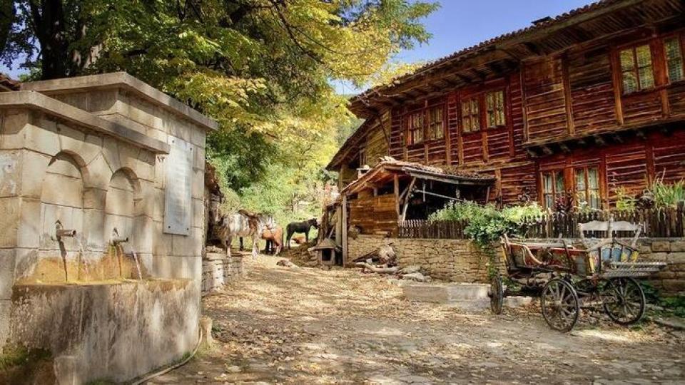 Уникален български град пази 200 къщи от най-великя период в историята ни Снимки