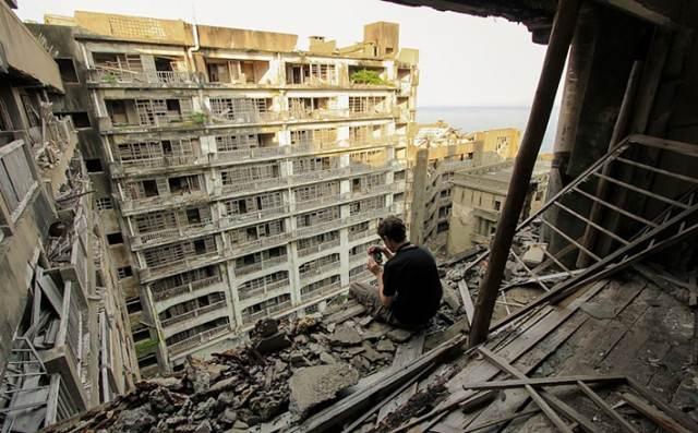 Забраненият остров на мъртвите души: Япония крие град, изоставен за една нощ Снимки