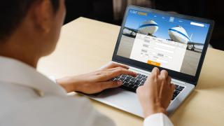 По-изгодно ли е да резервирате полети с авиокомпания или с онлайн туристическа агенция?