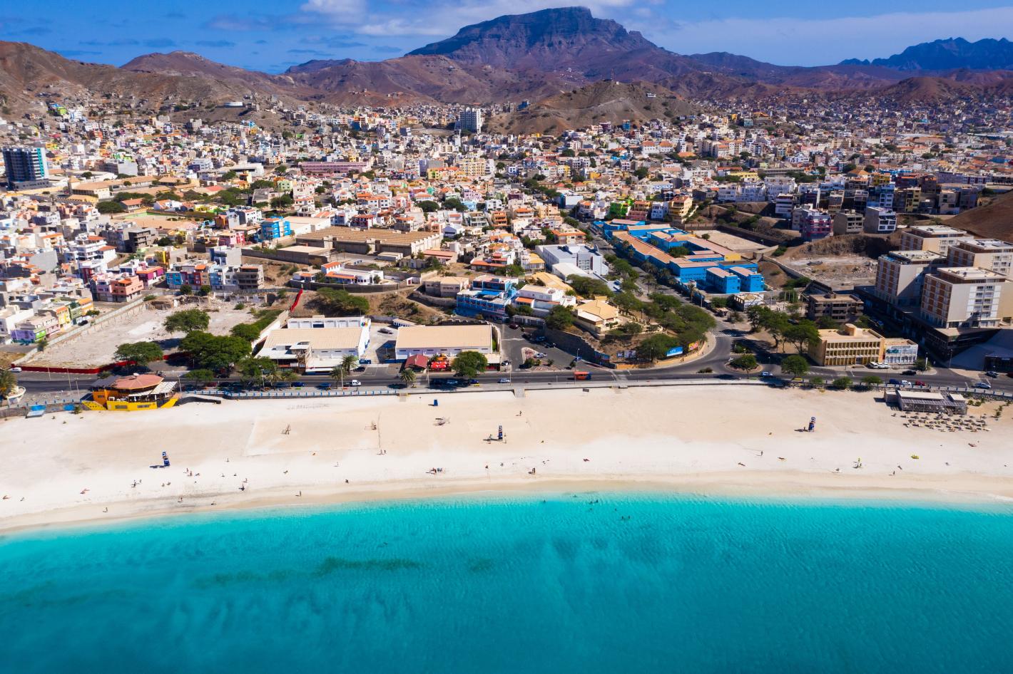 Разкриха най-горещата зимна дестинация - с бели пясъци и тюркоазено море