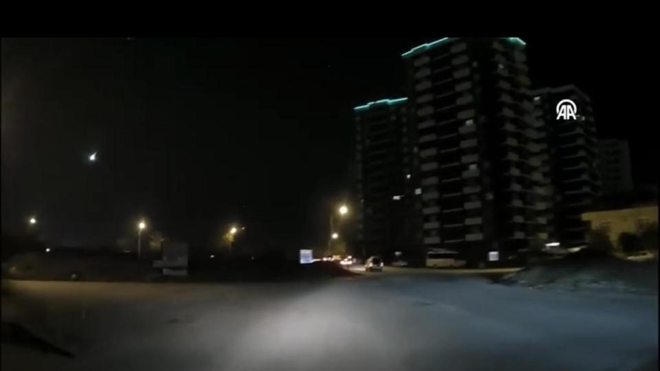 Странен падащ от небето обект снимаха в Турция