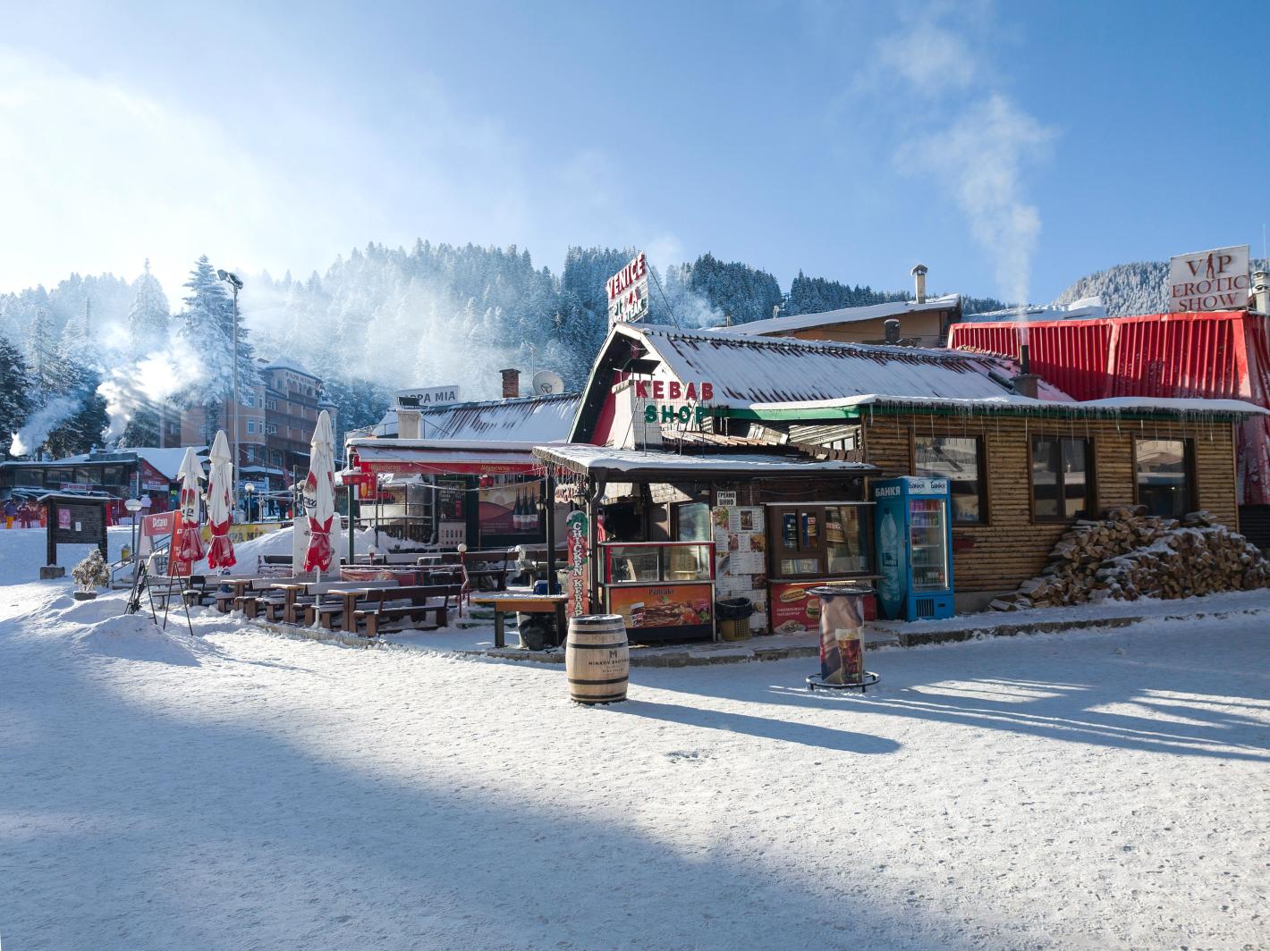 Кафе, супа и картофи - какви са цените в зимните курорти у нас и в Алпите