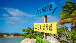 Защо на този красив и обичан остров хората не могат да използват плажовете си