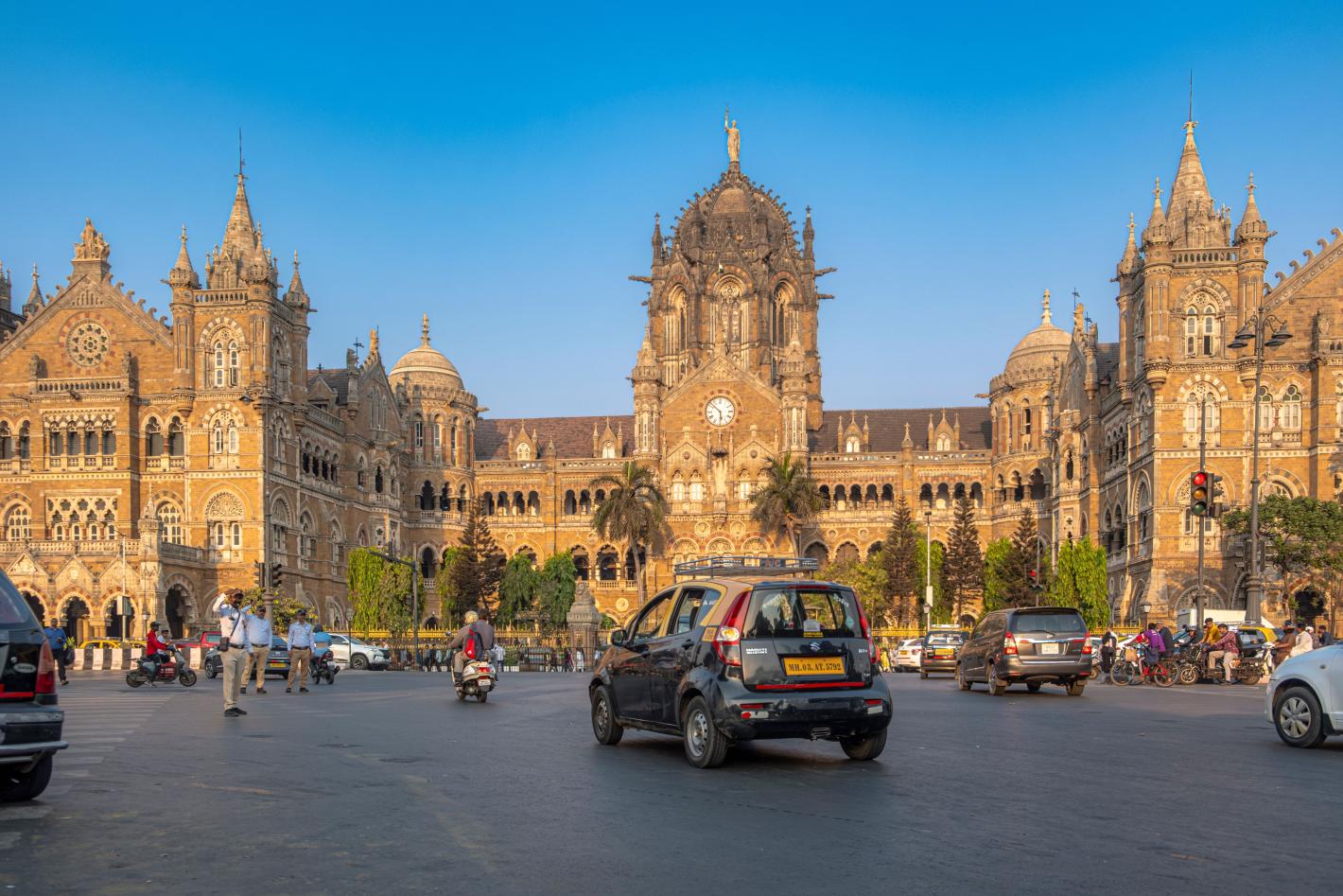 Най-впечатляващата гара в света - като палат е